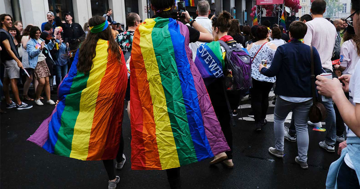 A história colorida da bandeira do Orgulho LGBTQIA+